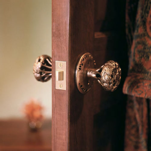 Bouton de porte classique - HEDGEROW : INTERIOR  - Martin Pierce - en bronze