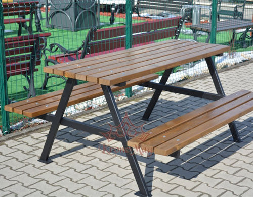 Ensemble table et bancs contemporain - BRATISLAVA - KRONEMAG MILLENIUM srl - en bois / en métal / sur mesure