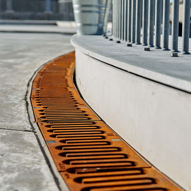 Grille pour caniveau en fer - Freestyle - ACO Building Drainage - pour espace public / pour parking / pour trafic piétonnier