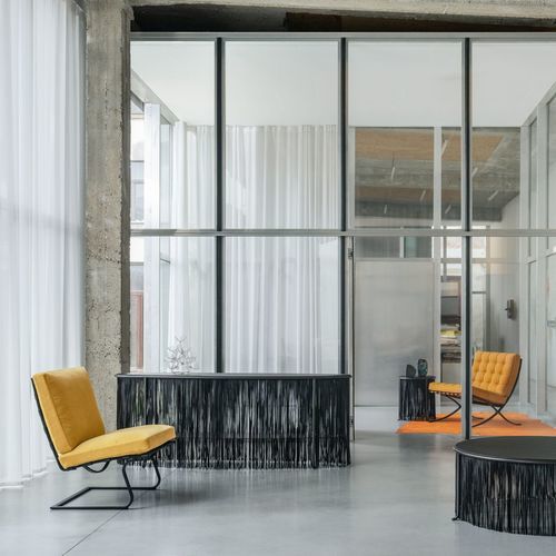 Table contemporaine - DOZIE KANU - Knoll international - en acier / en cuir / rectangulaire