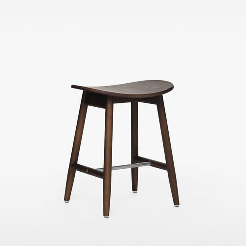 Tabouret contemporain - ICHA  - Massproductions - en chêne / en hêtre / tapissé