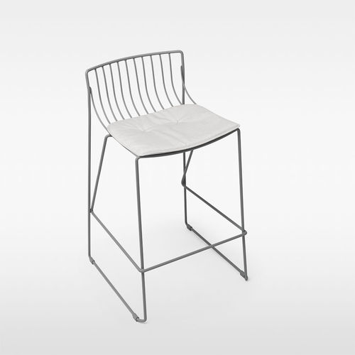 Chaise de bar contemporaine - TIO - Massproductions - d'intérieur / en métal / avec coussin amovible