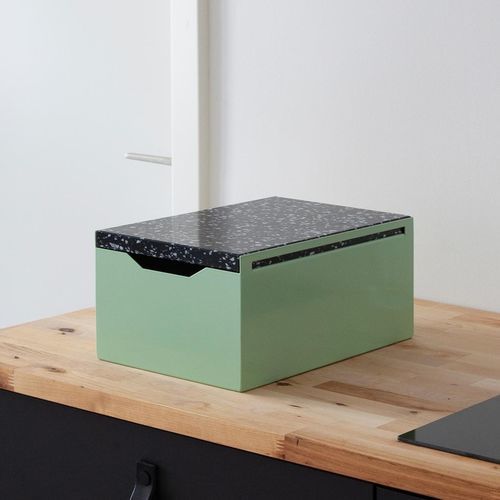 Boîte de rangement en chêne - BREAD BOX - MYKILOS - en acier à revêtement par poudre / en polyéthylène / avec couvercle