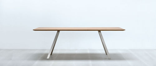 Table contemporaine - SOLID T - HUSSL - en bois massif / rectangulaire / professionnelle