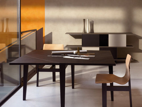 Table contemporaine - MANGIAROTTI : QUATTROTTO - Agapecasa - en bois / carrée / à rallonge
