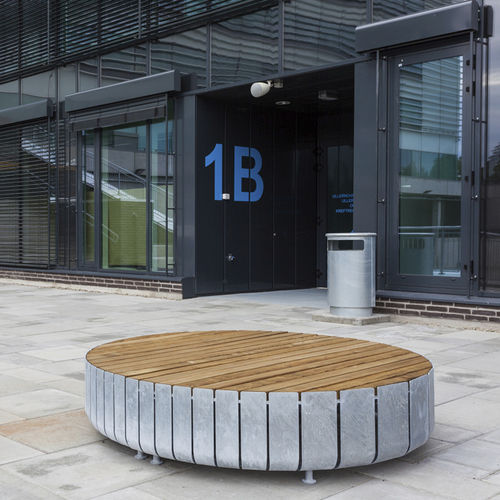 Banc public contemporain - STRIPES - Vestre - en bois / en acier galvanisé / modulaire