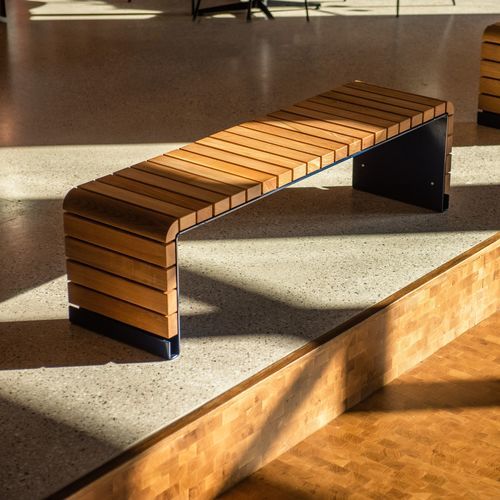 Banc public contemporain - MOVE - Vestre - en acier galvanisé / en bois / sans dossier