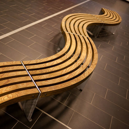 Banc public contemporain - VIA - Vestre - en acier galvanisé / en bois / sans dossier