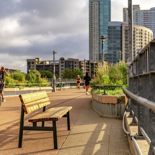 Banc public contemporain - JUNE  - Vestre - en acier galvanisé / en bois / avec dossier