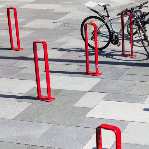 Range-vélo au sol - VROOM  - Vestre - sécurisé / design original / en matériau recyclable