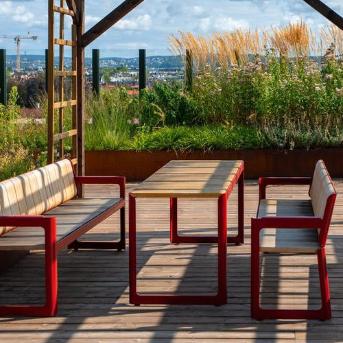 Table de pique-nique contemporaine - AIR  - Vestre - en bois / avec piètement en acier galvanisé / rectangulaire