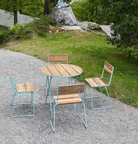 Table de pique-nique contemporaine - APRIL GO - Vestre - en bois / avec piètement en acier galvanisé / ronde