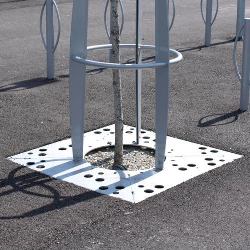 Grille d'arbre carrée - URBAN  - Vestre - en acier galvanisé / découpée au laser / ajourée
