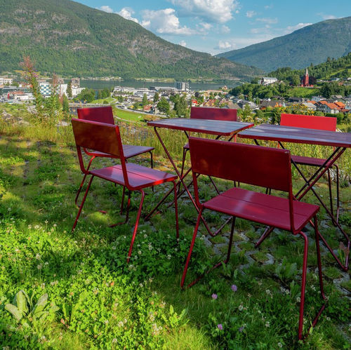 Chaise contemporaine - APRIL GO - Vestre - d'extérieur / en aluminium / avec piètement en aluminium