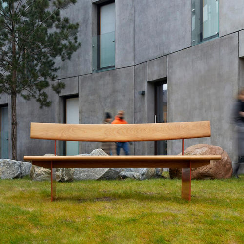 Banc public contemporain - EDO  - Vestre - en acier galvanisé / en bois / avec dossier