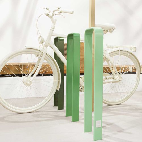 Range-vélo au sol - VROOM - Vestre - pour espace public / en aluminium / professionnel