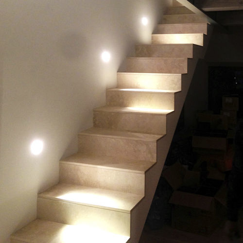 Revêtement de marche en pierre naturelle - Arredo di Pietra srl - en travertin / contemporain / sur mesure