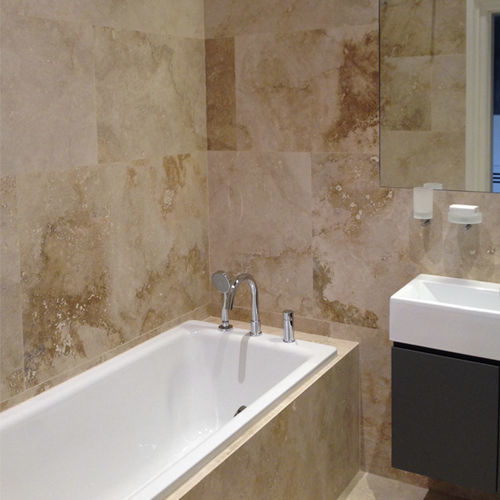 Habillage de baignoire rectangulaire - Arredo di Pietra srl - en travertin