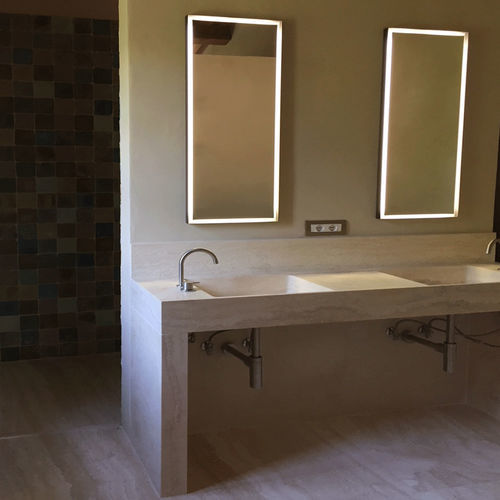 Plan vasque double - Arredo di Pietra srl - en travertin / sur mesure