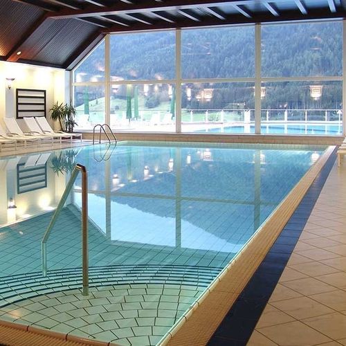 Piscine d'intérieur - INTERVAP EUROPA SLU - pour hôtel / encastrable / en béton
