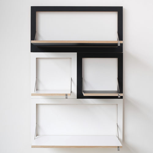 Système d'étagères mural - FLÄPPS REGALSYSTEM - AMBIVALENZ - contemporain / en bois / résidentiel