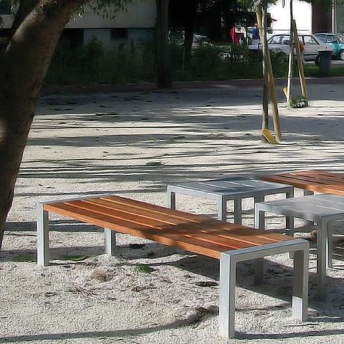 Banc public contemporain - CLÉO  - univers & cité | mobilier urbain - en bois / en acier / sans dossier