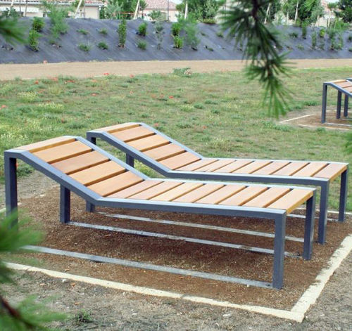 Bain de soleil contemporain - CLÉO  - univers & cité | mobilier urbain - en bois / en acier / pour espace public