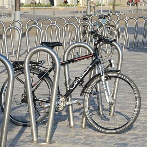 Range-vélo au sol - OMÉGA - univers & cité | mobilier urbain - pour espace public / en acier / en inox