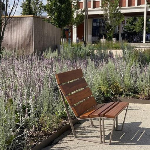 Fauteuil contemporain - KYMO  - univers & cité | mobilier urbain - en bois / en acier / résistant aux intempéries