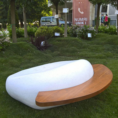 Banc contemporain - NUVOLA  - VASART URBAN DESIGN - en bois massif / en béton / sans dossier