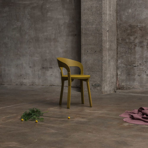 Chaise contemporaine - CAL - SOCA - d'intérieur / en hêtre / tapissée