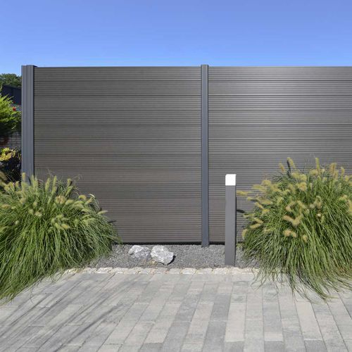 Clôture à lames - UNIVERSAL SLAT - NATURinFORM GmbH - de jardin / en bois composite / contemporaine