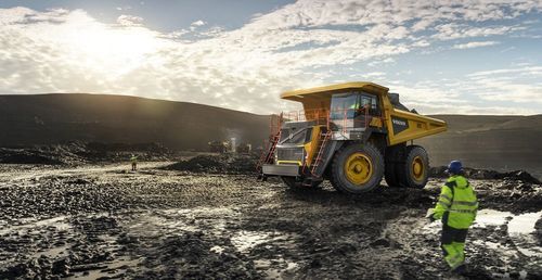Tombereau rigide - R100 - Volvo Construction Equipment Germany GmbH - à déchargement par l'arrière / Tier 4 / tout terrain