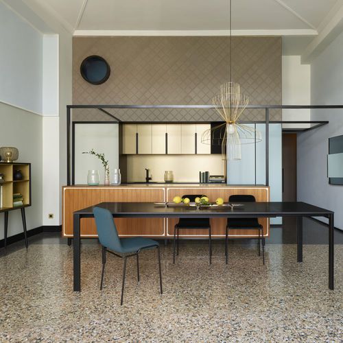 Table contemporaine - ALLUNGAMI  - CINNA - en chêne / en noyer / avec piètement en métal