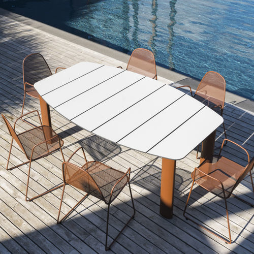 Table contemporaine - SILENO - Crema Outdoor S.r.l. - en stratifié / avec piètement en aluminium vernis / en arc de cercle
