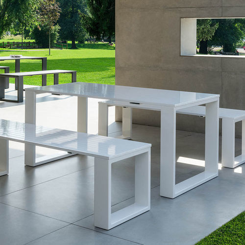 Table contemporaine - URANO DINNER - Crema Outdoor S.r.l. - aluminium / en acier inoxydable / avec piètement en aluminium