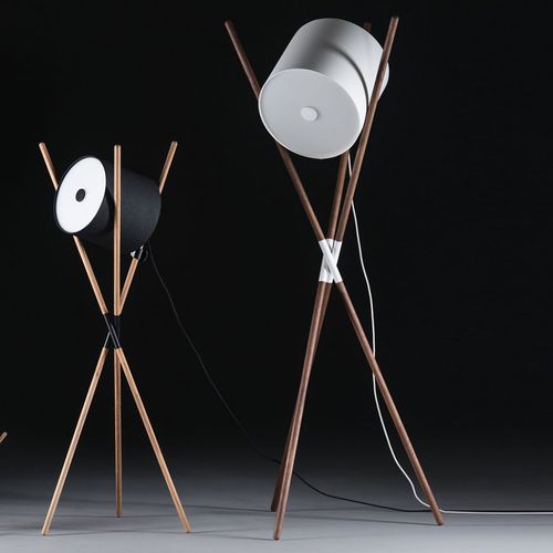 Lampe sur pied - SHIFT - Artisan Solid Wood Furniture - en acier à revêtement par poudre / en chêne / en noyer