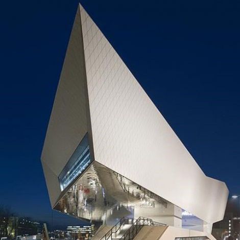Bardage en panneaux - PORSCHE MUSEUM - Design Factory cmb - en acier inoxydable / lisse
