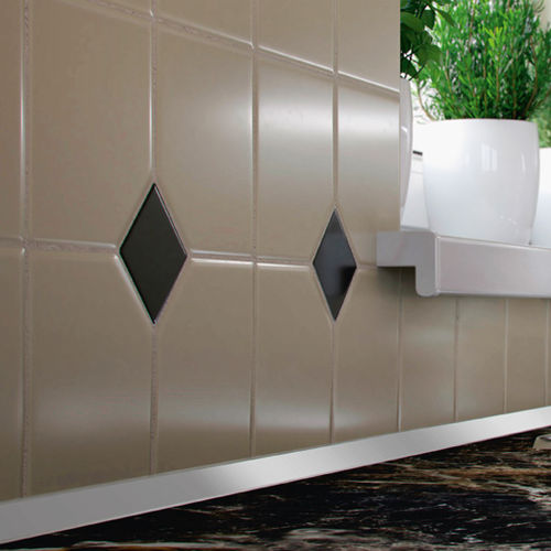 Profilé de finition en PVC - LP4 - SALAG - en aluminium / pour angle intérieur / pour meuble