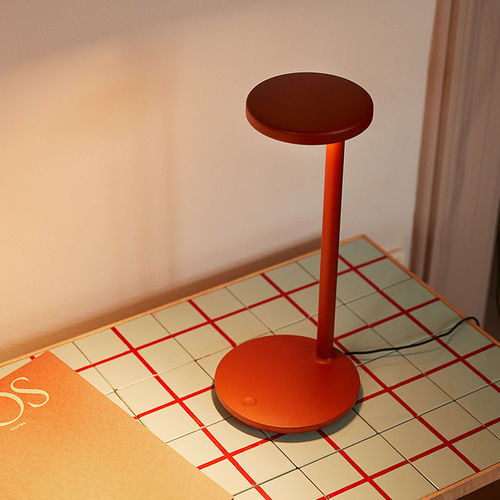 Lampe de table - OBLIQUE - FLOS - en aluminium extrudé / contemporaine / d'intérieur