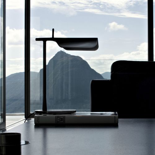 Lampe de table - TAB  - FLOS - en fonte d'aluminium / en PMMA / contemporaine