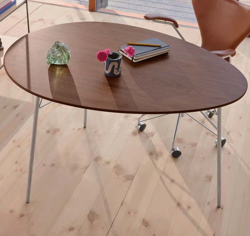 Table à manger contemporaine - EGG™ - Fritz Hansen - en placage de bois / en noyer / en bois laqué