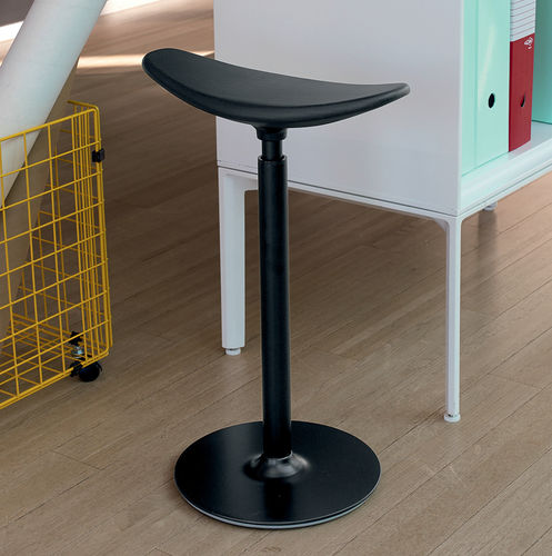 Tabouret de bar contemporain - RYO - Lapalma - en bois / à hauteur réglable / piètement central