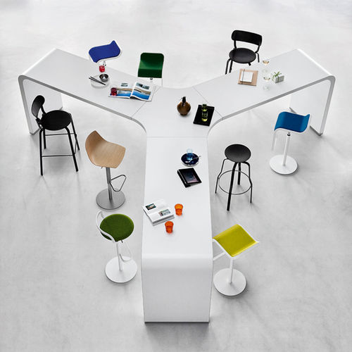 Table contemporaine - BRUNCH - Lapalma - en bois / en stratifié / avec piètement en métal laqué