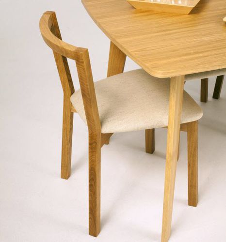 Chaise de salle à manger contemporaine - CEE - Woodman Ltd. - en bois / résidentielle / sans accoudoirs