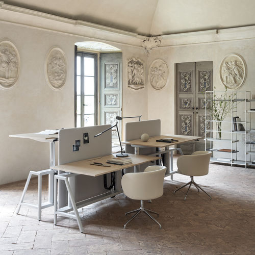 Système de bureau pour open space - SOLARI - IOC project partners - sur pied / contemporain / en bois