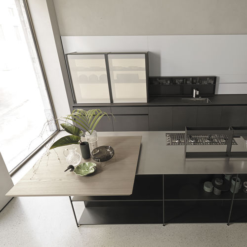 Table contemporaine - MOOVE - Euromobil spa - en bois / avec piètement en métal / carrée