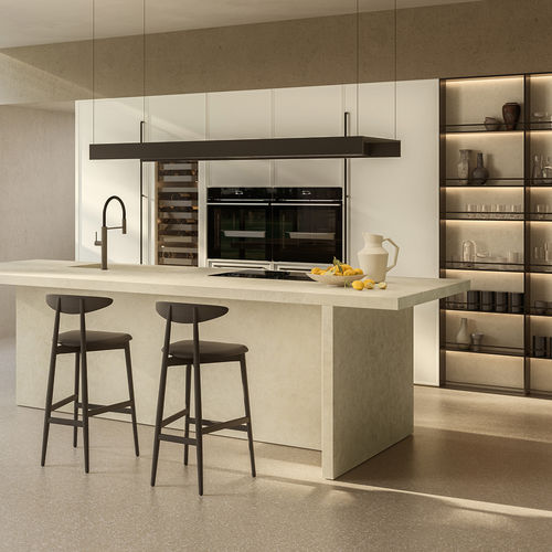 Cuisine contemporaine - MARGO - Euromobil spa - en bois laqué / en grès / avec îlot