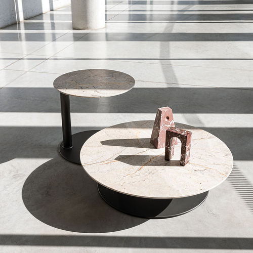 Table basse contemporaine - KARA  - desiree divani - en verre laqué / avec piètement en métal / ronde