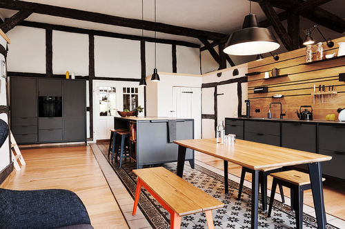 Cuisine de style industriel - Landhaus Jan Cray - BORA Vertriebs GmbH & Co KG - en bois / modulaire